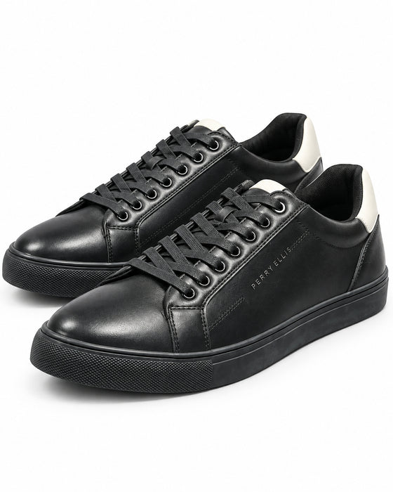 Par de zapatillas Perry Ellis negras de cuero liso para caballero, con talón blanco y suela negra